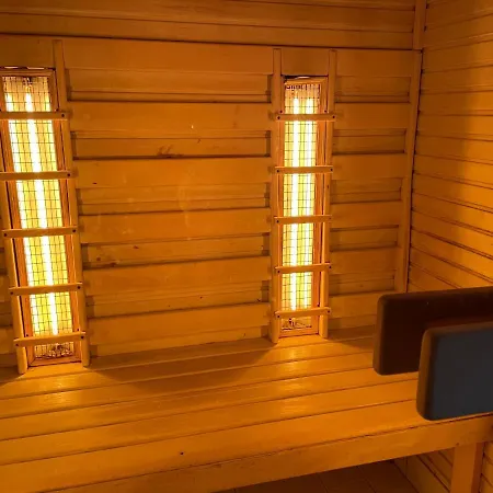 Sunset Wellness Apartament Velence